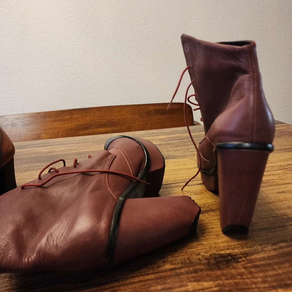 Miista Mia maroon platform chunky heel booties with a black cap toe. 41/10 - Picture 6 of 6